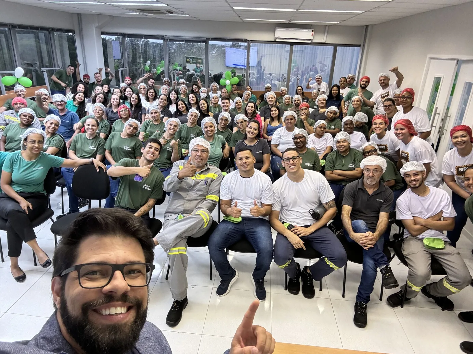 Bruno palestrando para equipe de fábrica